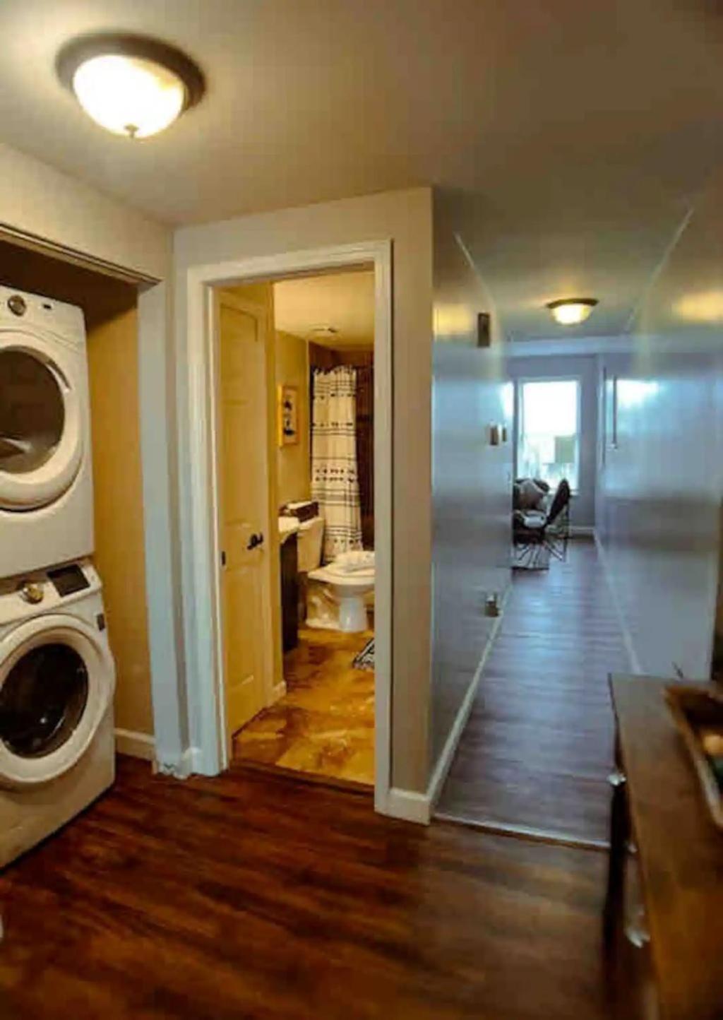 Modern Duplex Near Arenas, Hospitals, Universities, & Attractions Tower Grove エクステリア 写真